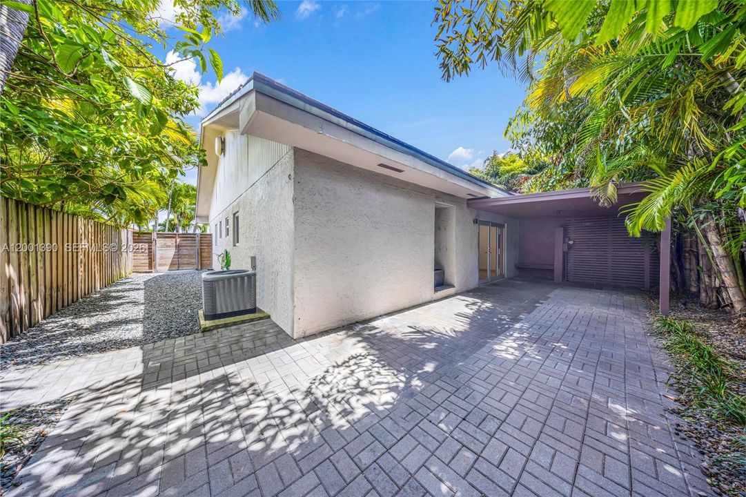 Recently Rented: $3,000 (3 beds, 2 baths, 1254 Square Feet)