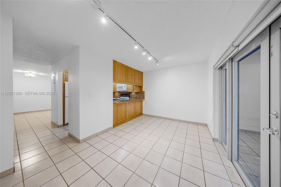 Recently Rented: $3,000 (3 beds, 2 baths, 1254 Square Feet)