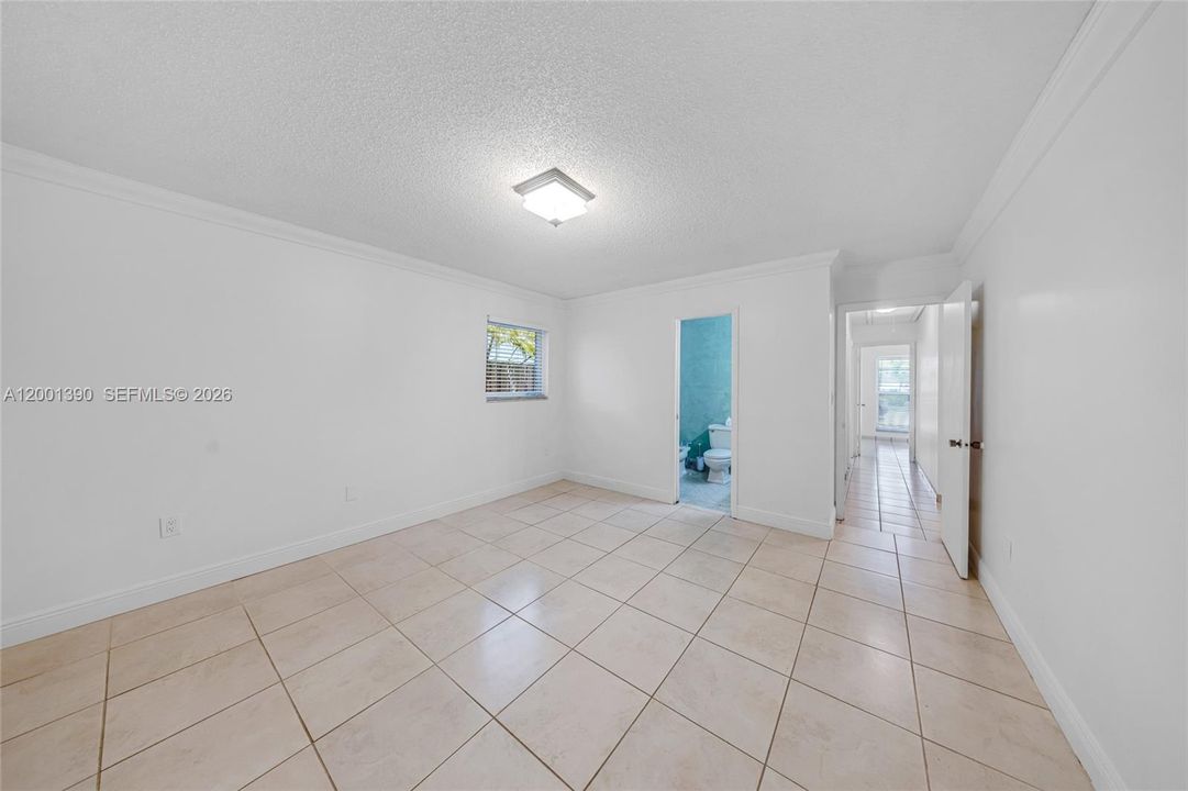 Recently Rented: $3,000 (3 beds, 2 baths, 1254 Square Feet)