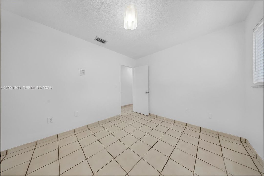 Recently Rented: $3,000 (3 beds, 2 baths, 1254 Square Feet)