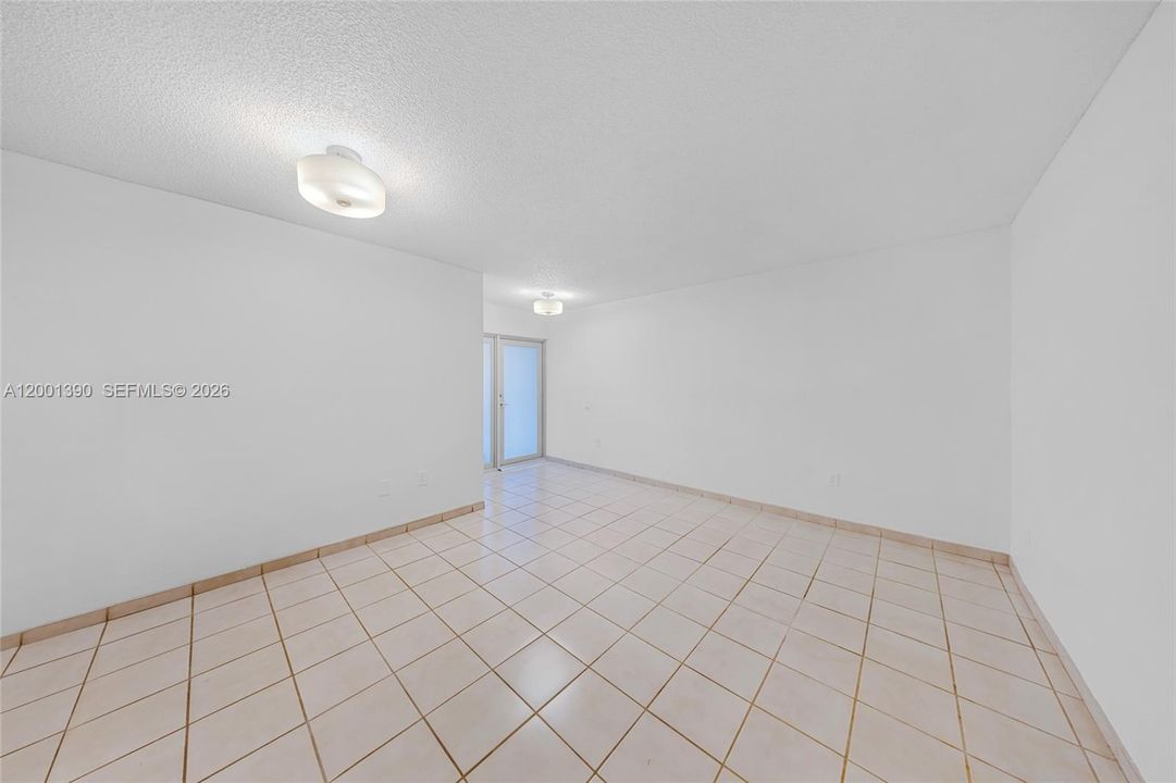 Recently Rented: $3,000 (3 beds, 2 baths, 1254 Square Feet)