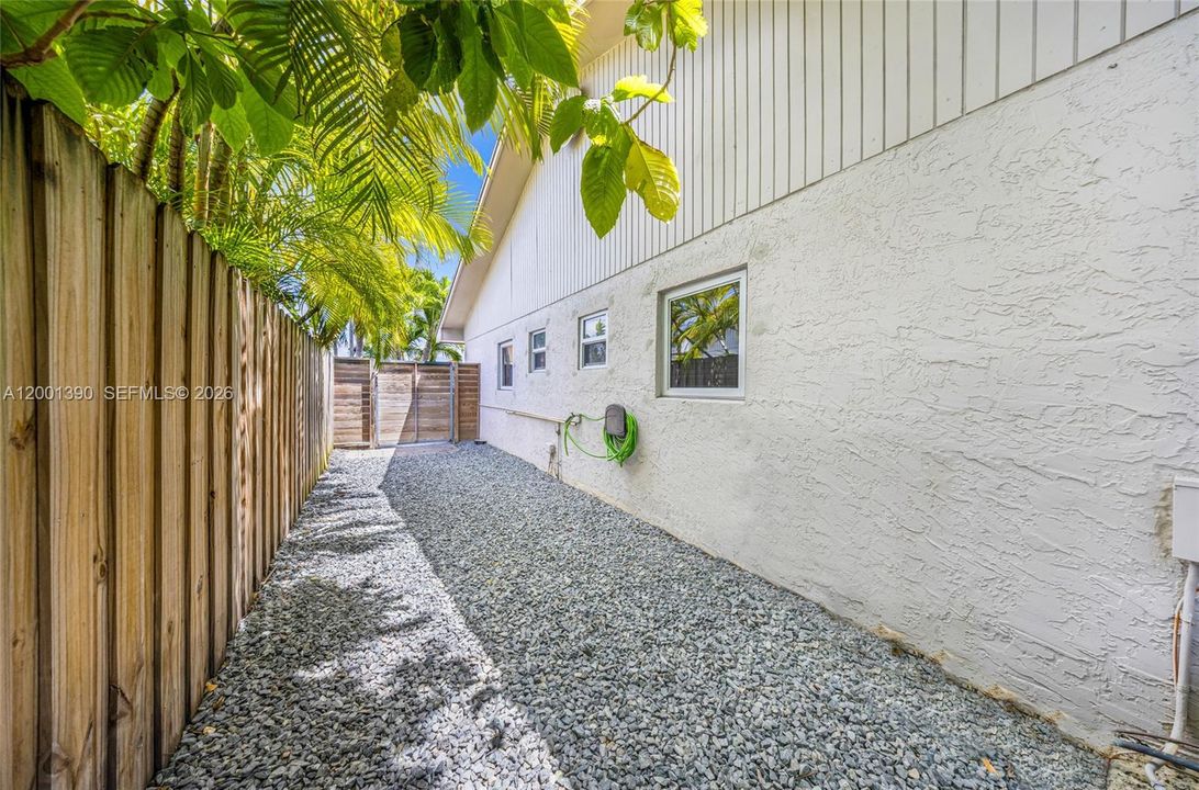 Recently Rented: $3,000 (3 beds, 2 baths, 1254 Square Feet)