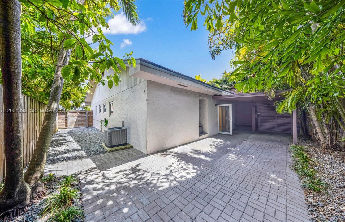 Recently Rented: $3,000 (3 beds, 2 baths, 1254 Square Feet)