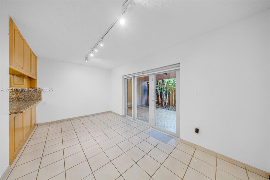 Recently Rented: $3,000 (3 beds, 2 baths, 1254 Square Feet)