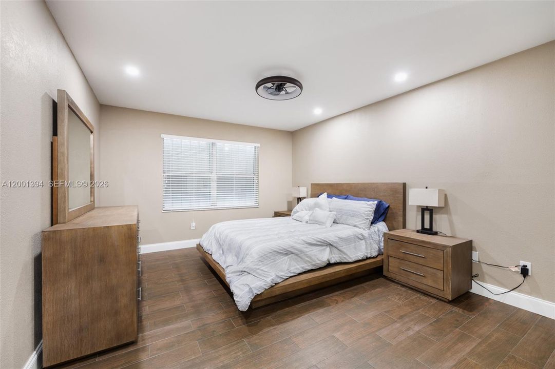 Activo con contrato: $3,450 (3 camas, 2 baños, 1281 Pies cuadrados)