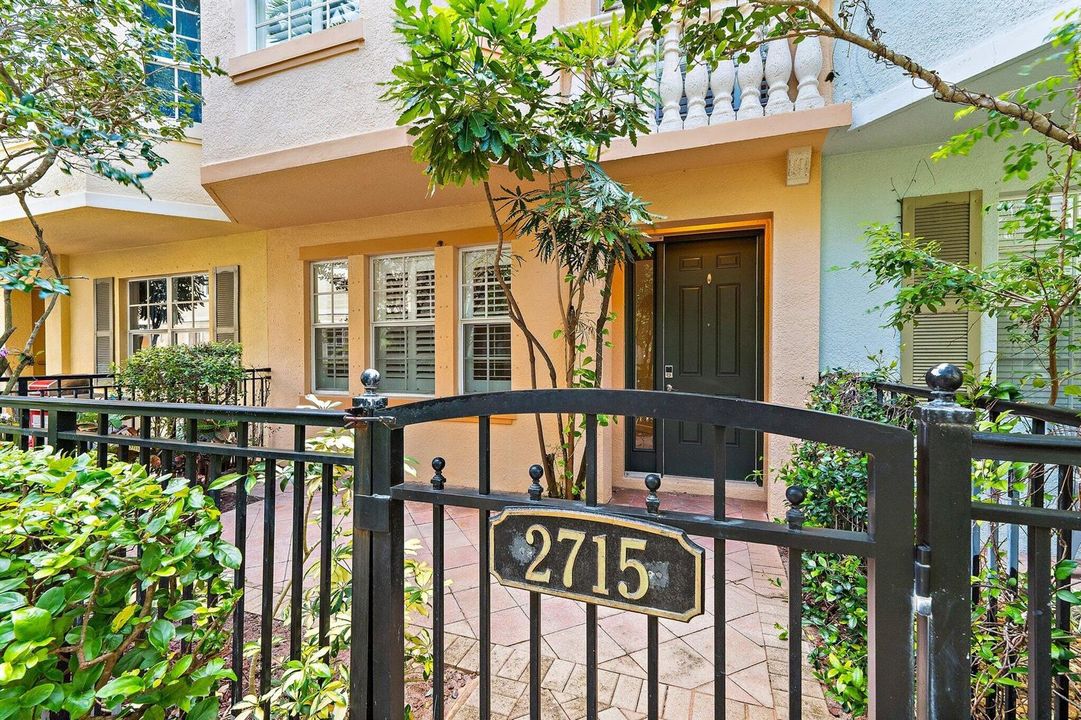 033-2715RavellaWay-PalmBeachGardens-SMAL