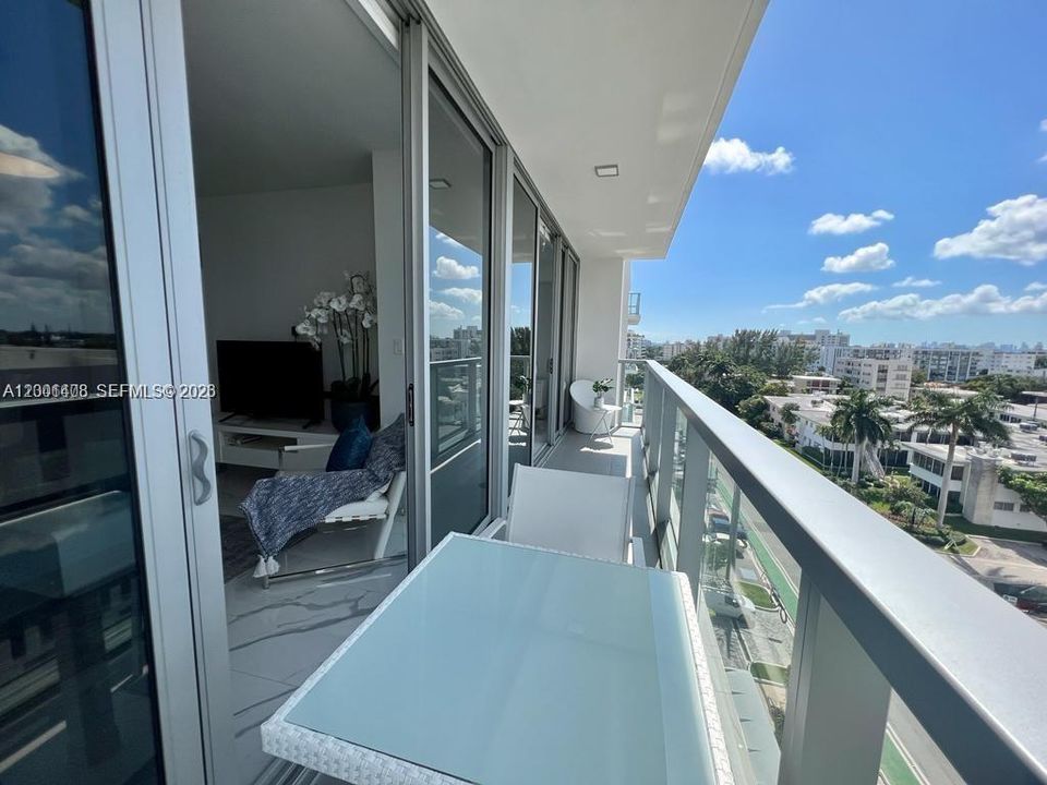 Activo con contrato: $5,600 (2 camas, 2 baños, 1019 Pies cuadrados)