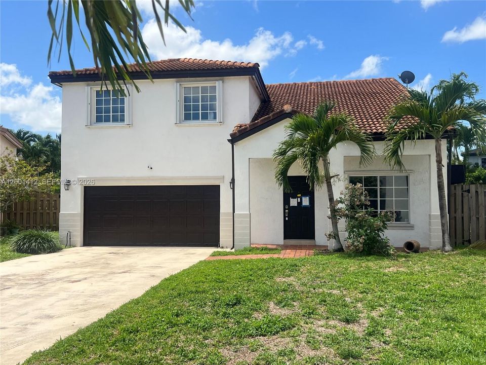 Activo con contrato: $599,000 (4 camas, 2 baños, 2135 Pies cuadrados)