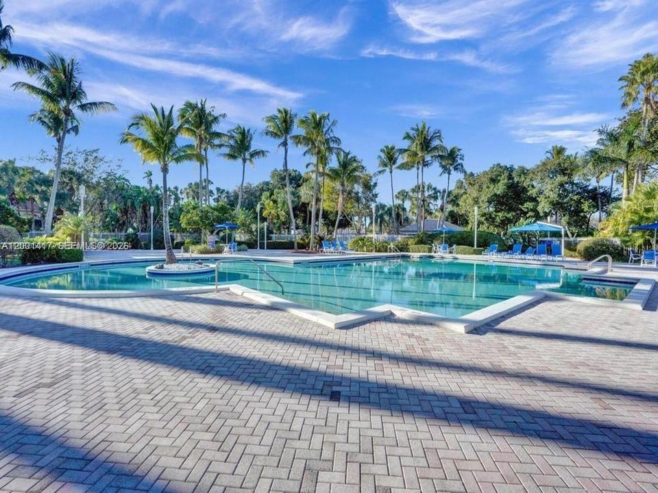 Active With Contract: $3,100 (3 beds, 2 baths, 1398 Square Feet)