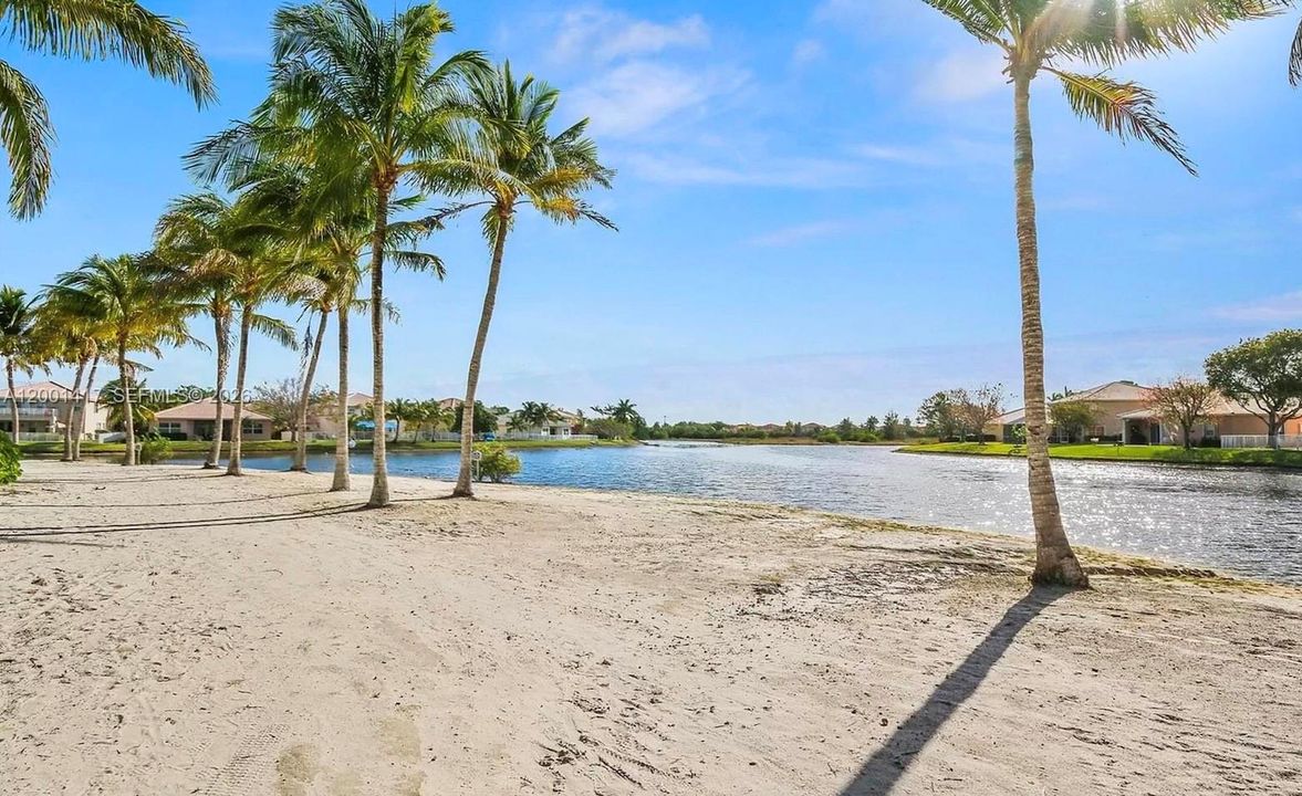 Active With Contract: $3,100 (3 beds, 2 baths, 1398 Square Feet)