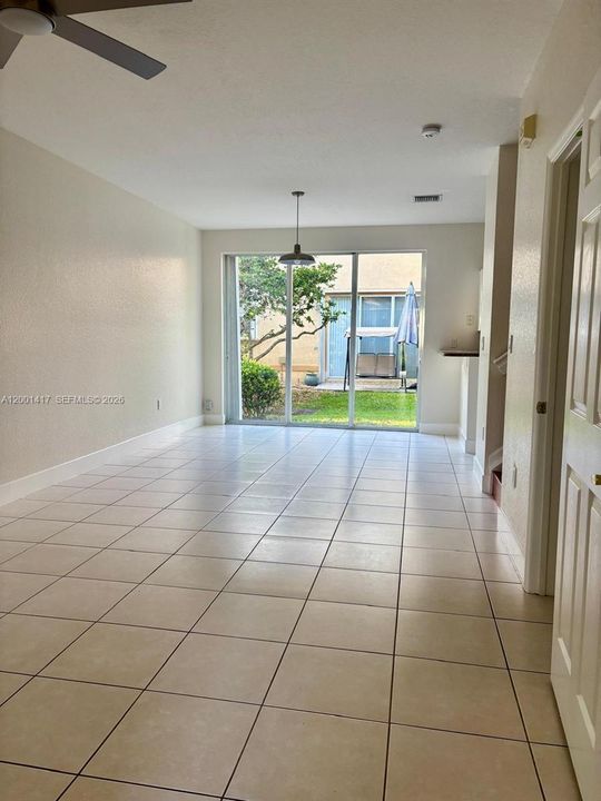 Active With Contract: $3,100 (3 beds, 2 baths, 1398 Square Feet)