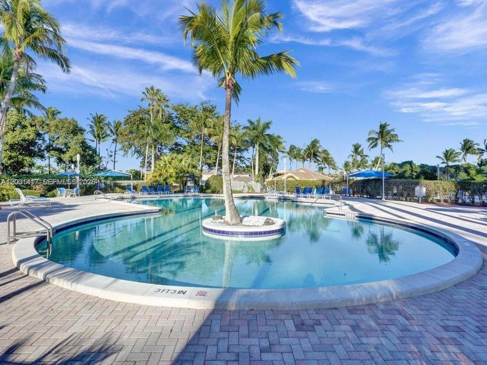 Active With Contract: $3,100 (3 beds, 2 baths, 1398 Square Feet)
