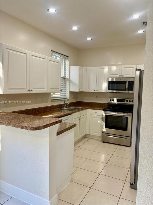 Active With Contract: $3,100 (3 beds, 2 baths, 1398 Square Feet)