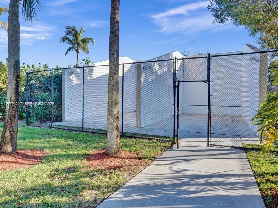 Active With Contract: $3,100 (3 beds, 2 baths, 1398 Square Feet)