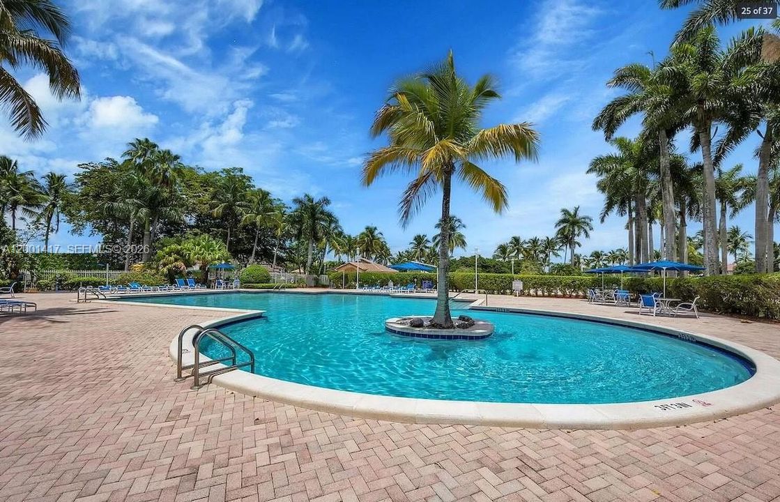 Active With Contract: $3,100 (3 beds, 2 baths, 1398 Square Feet)