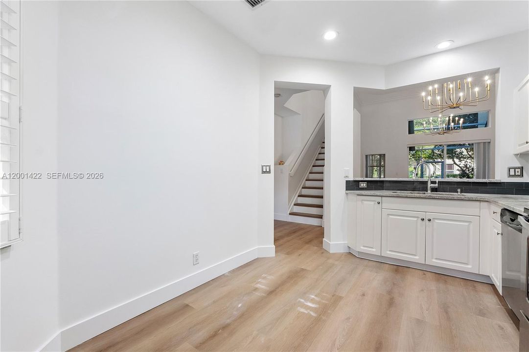 Active With Contract: $4,100 (3 beds, 2 baths, 1606 Square Feet)