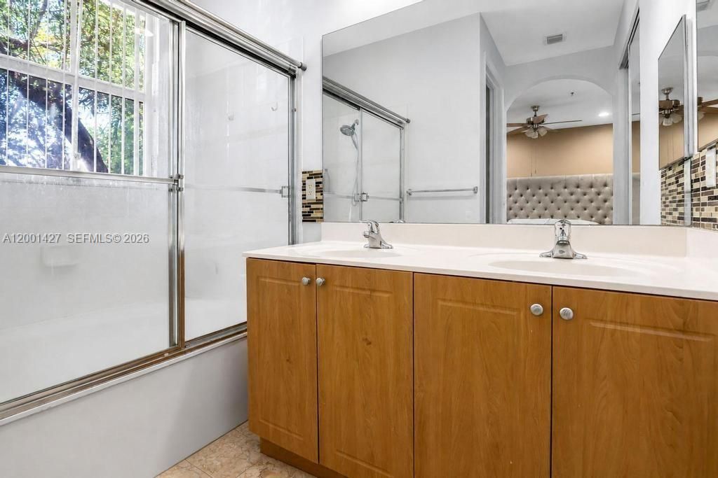 En Venta: $299,000 (3 camas, 2 baños, 1536 Pies cuadrados)