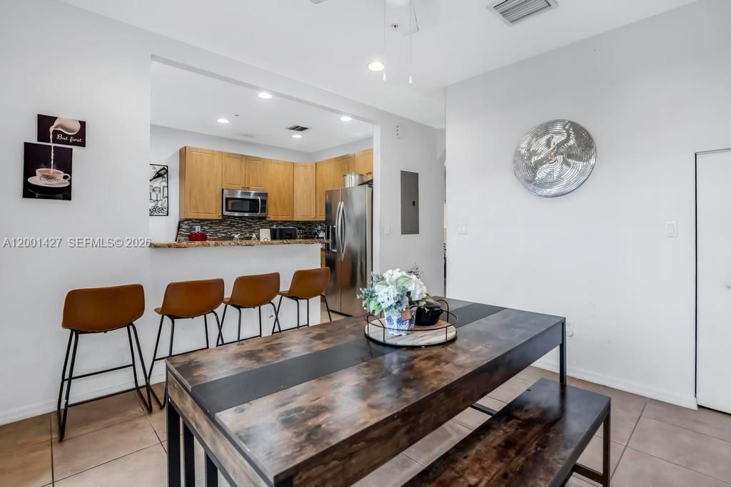En Venta: $299,000 (3 camas, 2 baños, 1536 Pies cuadrados)