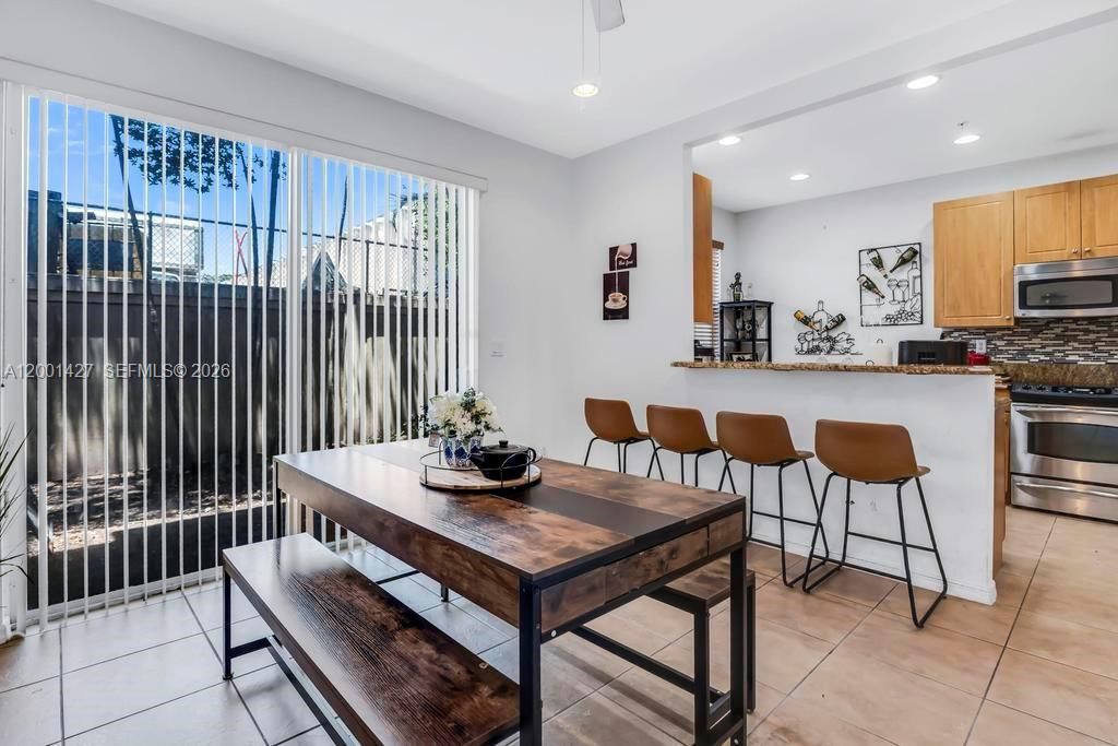 En Venta: $299,000 (3 camas, 2 baños, 1536 Pies cuadrados)