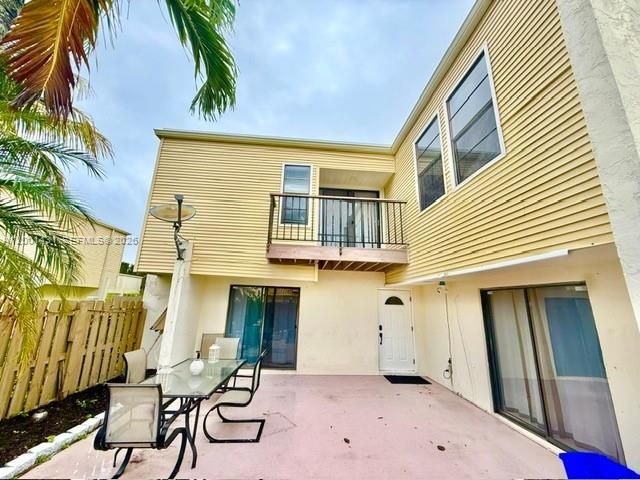 For Rent: $3,500 (2 beds, 2 baths, 1577 Square Feet)