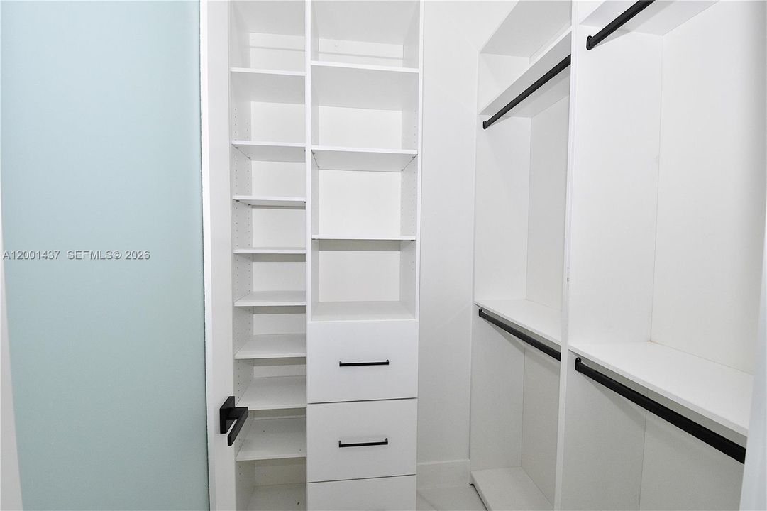 На продажу: $440,000 (3 спален, 2 ванн, 1956 Квадратных фут)