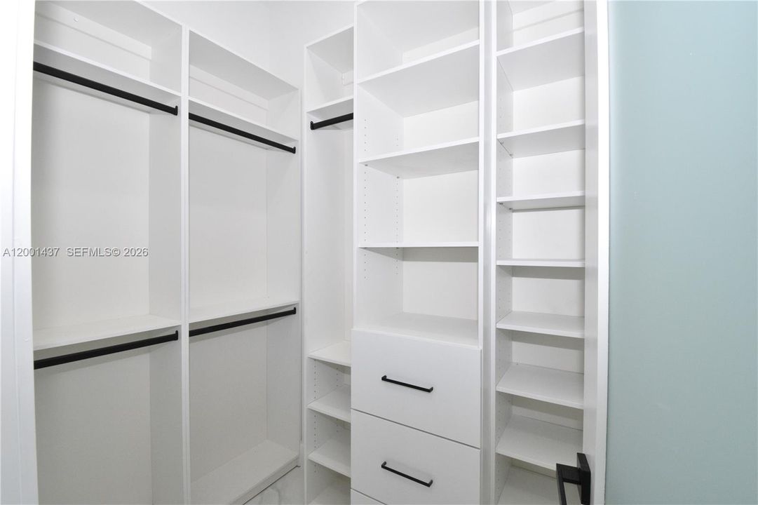 На продажу: $440,000 (3 спален, 2 ванн, 1956 Квадратных фут)