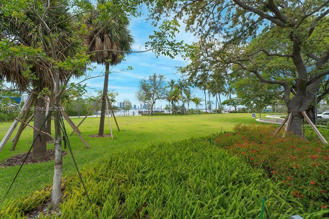 For Sale: $499,000 (1 beds, 1 baths, 757 Square Feet)