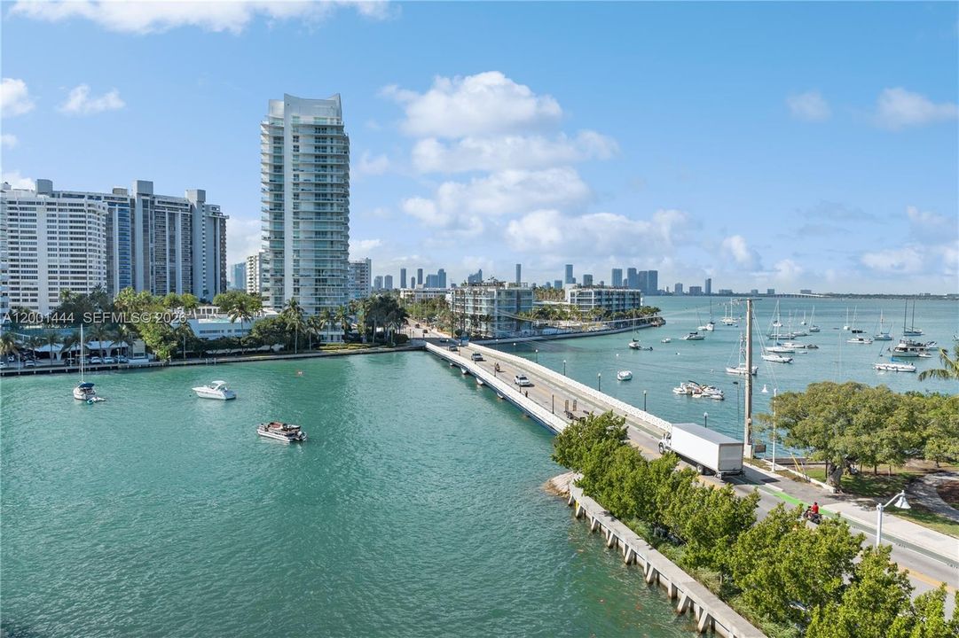 For Sale: $499,000 (1 beds, 1 baths, 757 Square Feet)
