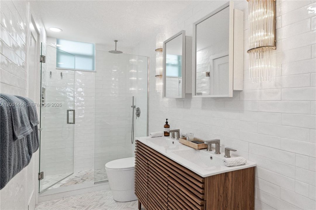 For Sale: $499,000 (1 beds, 1 baths, 757 Square Feet)