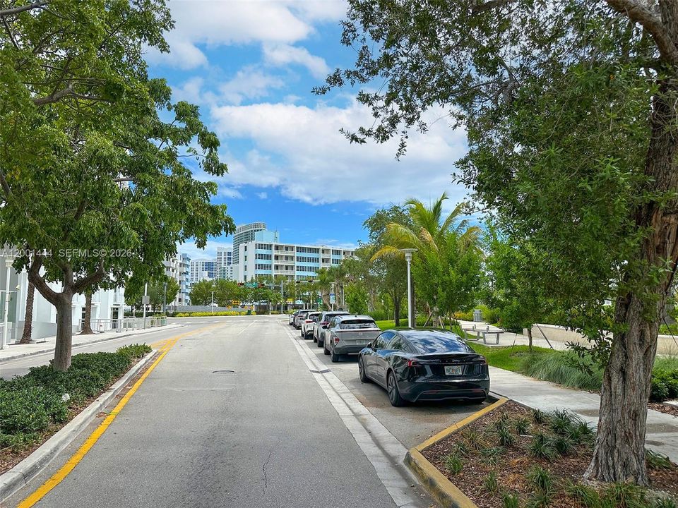 For Sale: $499,000 (1 beds, 1 baths, 757 Square Feet)
