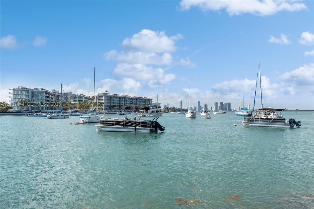 For Sale: $499,000 (1 beds, 1 baths, 757 Square Feet)