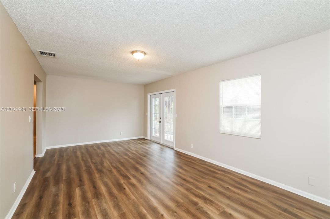 Recientemente alquilado: $2,690 (3 camas, 2 baños, 1832 Pies cuadrados)
