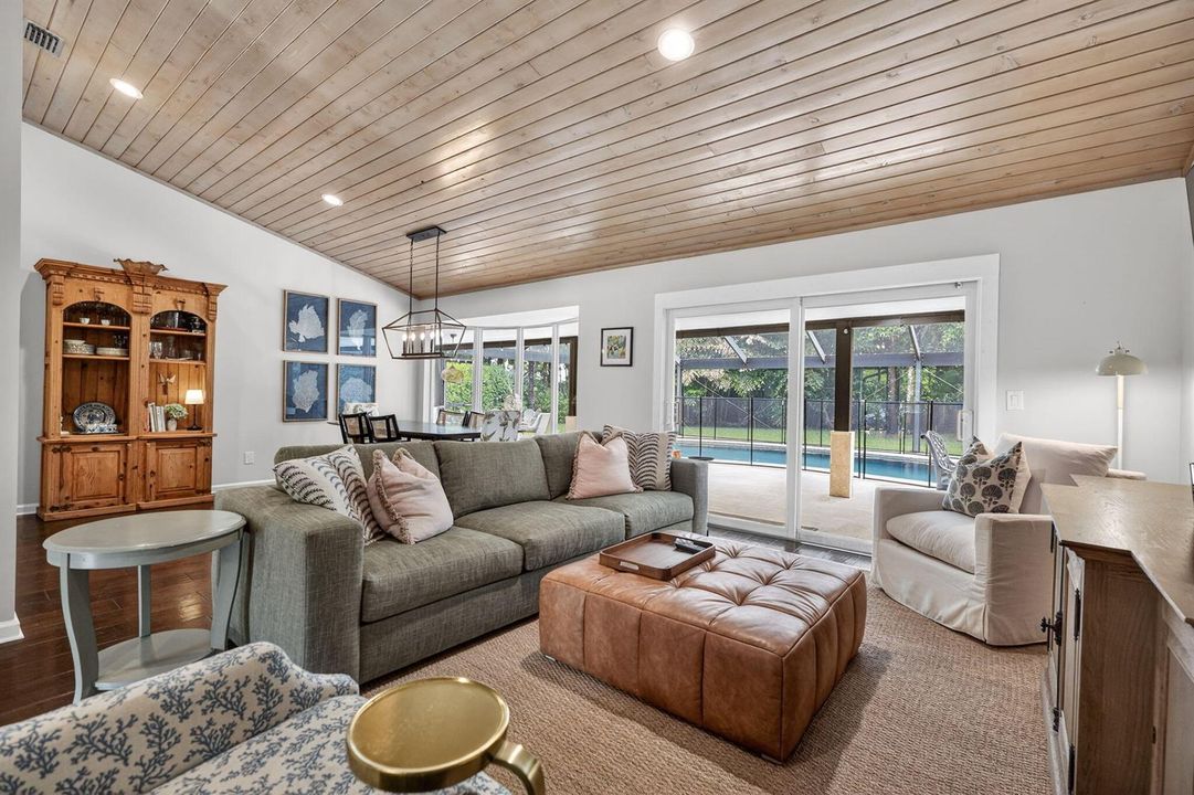33-web-livingdining red gum