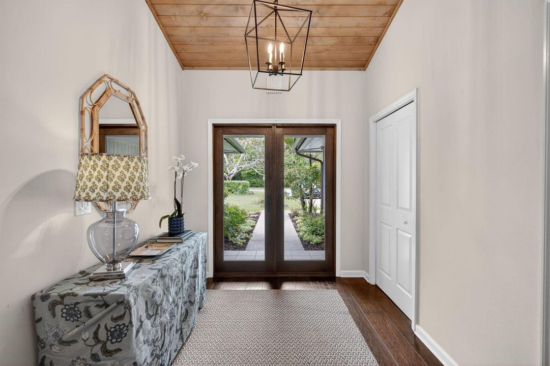 9-web-foyer red gum