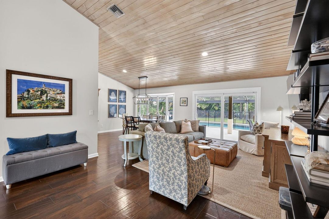 34-web-livingdining2 red gum