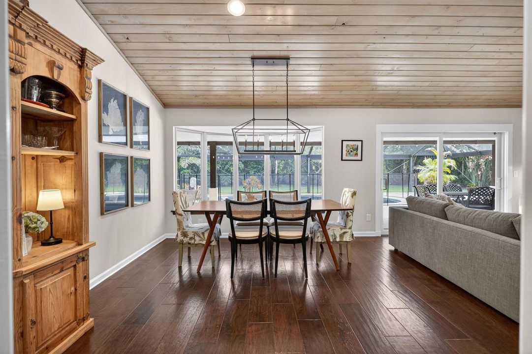 27-web-dining red gum
