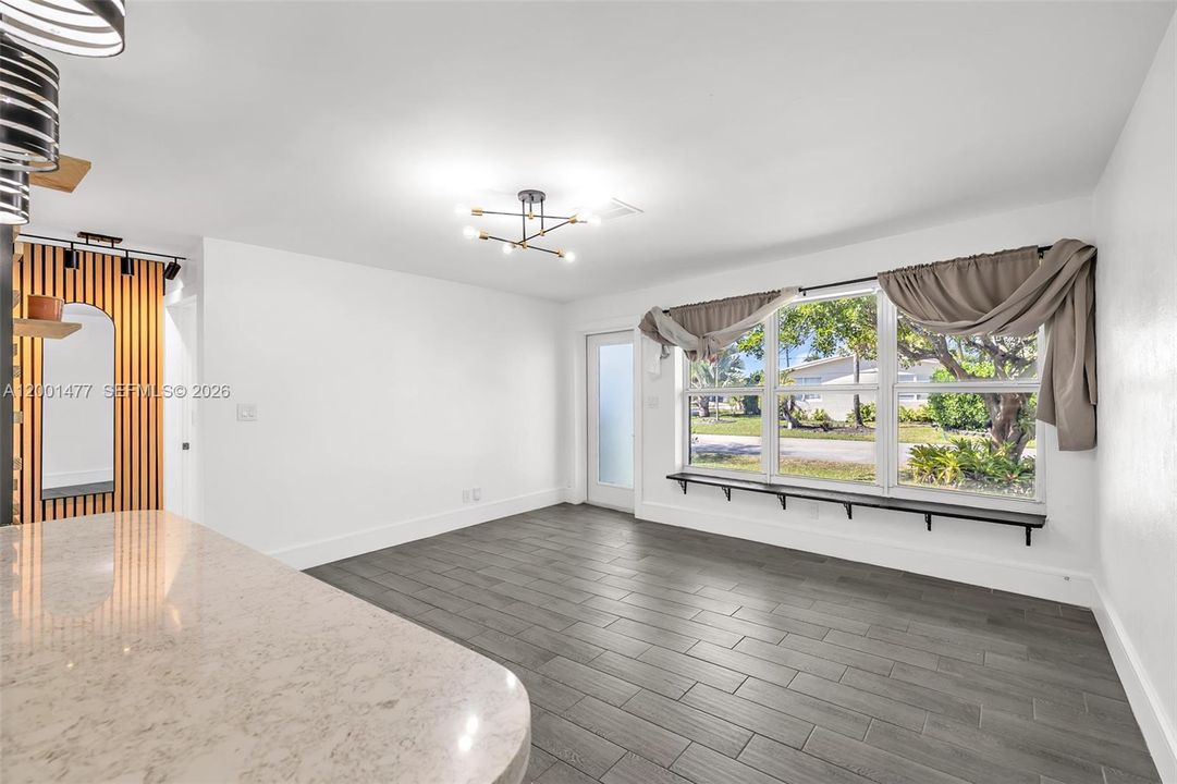 На продажу: $489,999 (3 спален, 2 ванн, 1117 Квадратных фут)