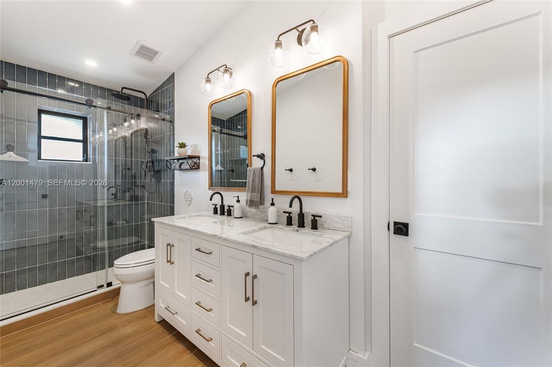 Activo con contrato: $1,050,000 (4 camas, 3 baños, 2538 Pies cuadrados)