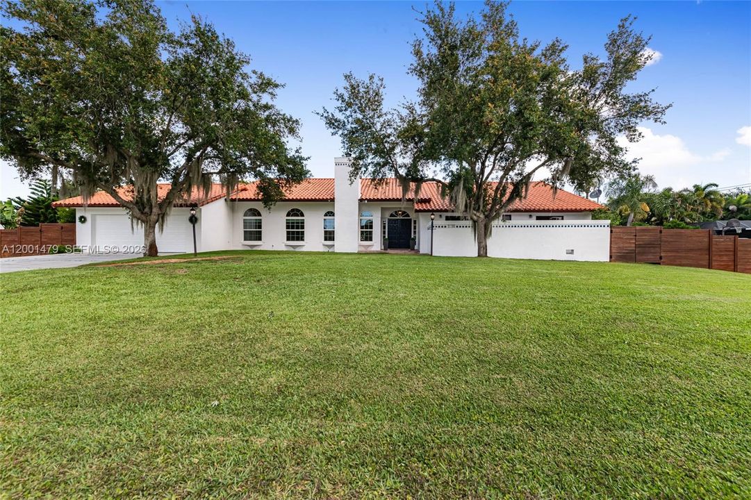 Activo con contrato: $1,050,000 (4 camas, 3 baños, 2538 Pies cuadrados)