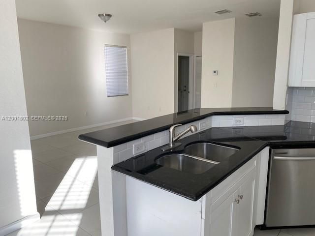 Недавно арендовано: $4,200 (4 спален, 2 ванн, 2280 Квадратных фут)
