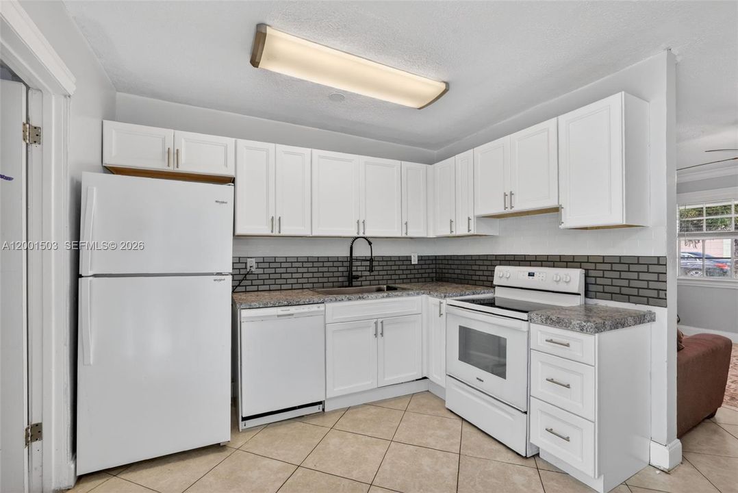 En Venta: $330,000 (2 camas, 1 baños, 775 Pies cuadrados)