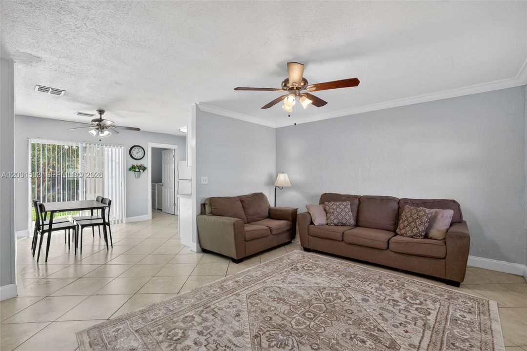 En Venta: $330,000 (2 camas, 1 baños, 775 Pies cuadrados)