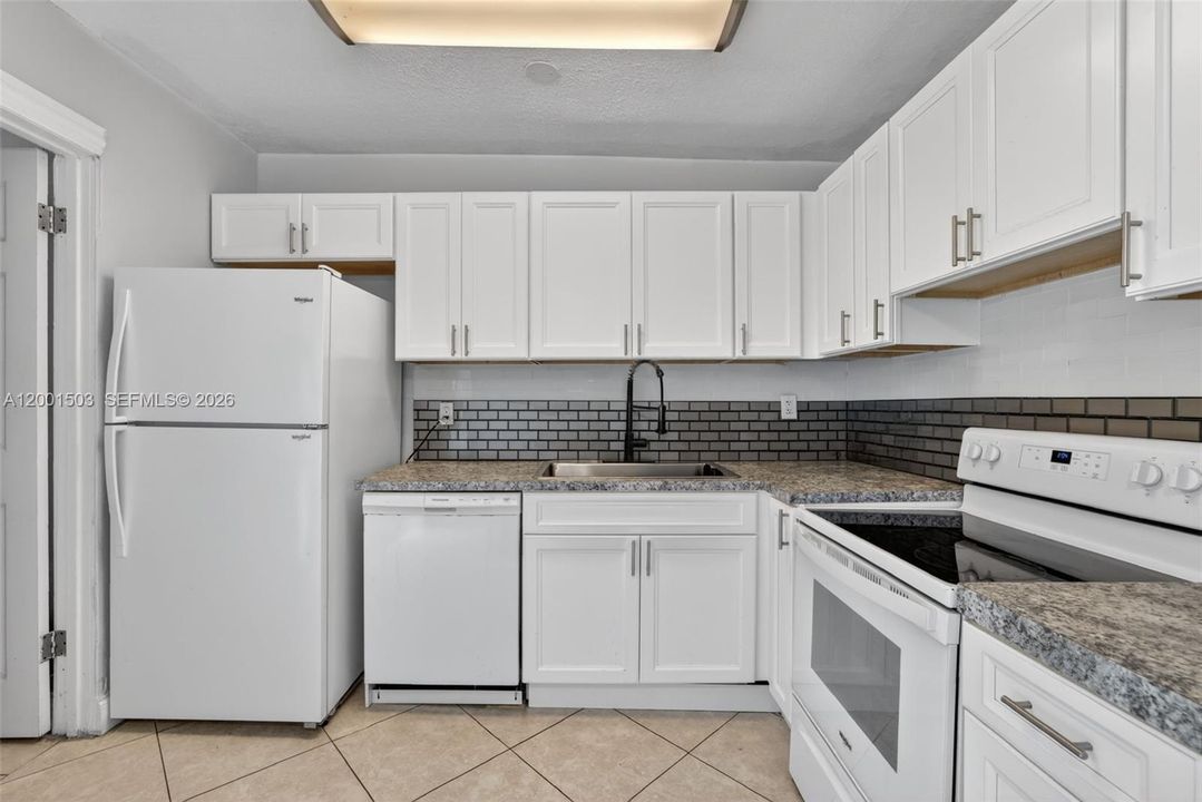 En Venta: $330,000 (2 camas, 1 baños, 775 Pies cuadrados)