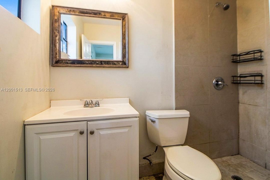 Под контрактом: $349,900 (3 спален, 2 ванн, 1319 Квадратных фут)