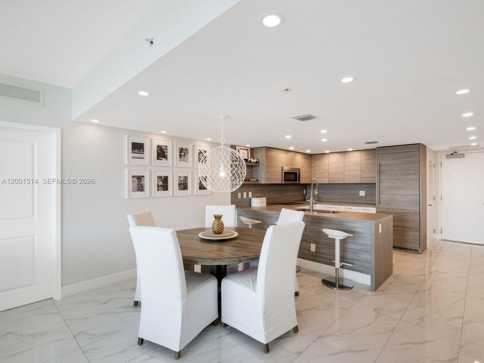 For Sale: $1,295,000 (2 beds, 3 baths, 1553 Square Feet)