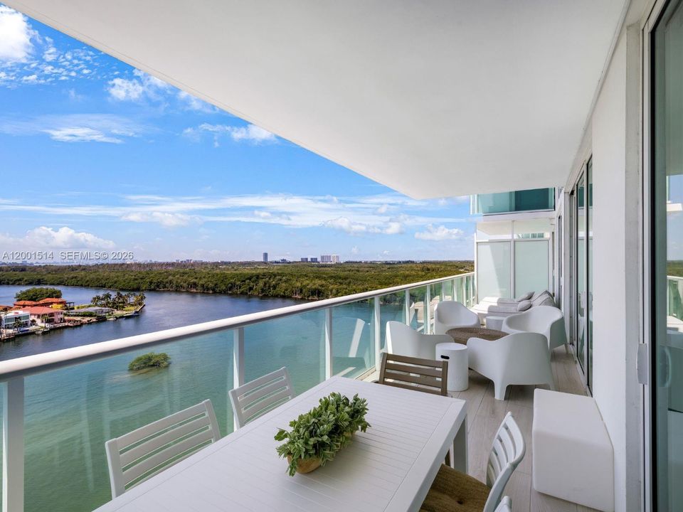 For Sale: $1,295,000 (2 beds, 3 baths, 1553 Square Feet)