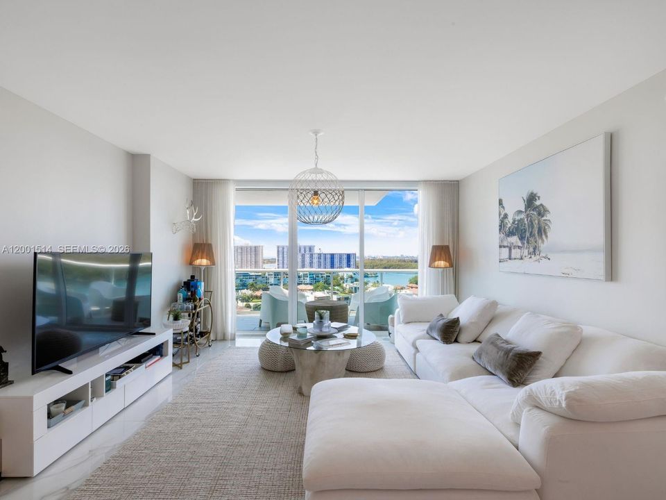 For Sale: $1,295,000 (2 beds, 3 baths, 1553 Square Feet)