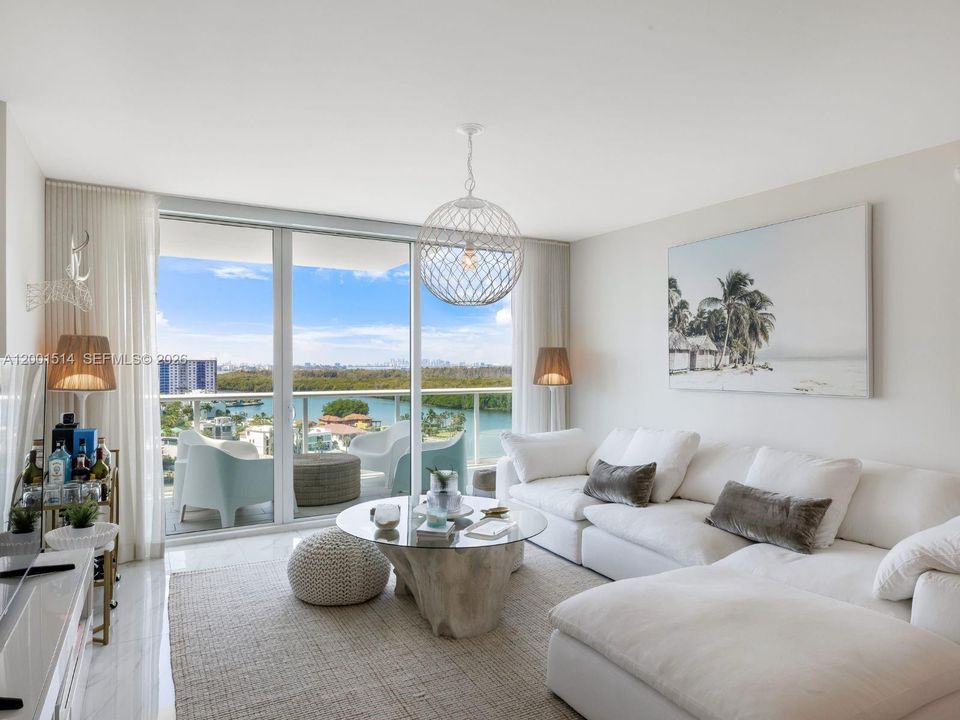 For Sale: $1,295,000 (2 beds, 3 baths, 1553 Square Feet)