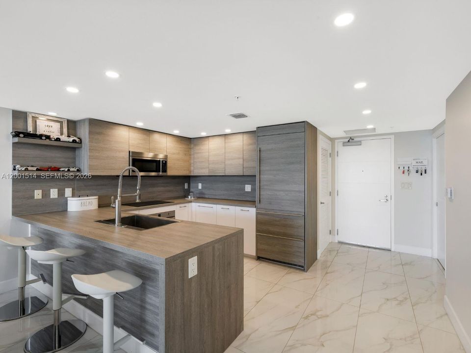 For Sale: $1,295,000 (2 beds, 3 baths, 1553 Square Feet)