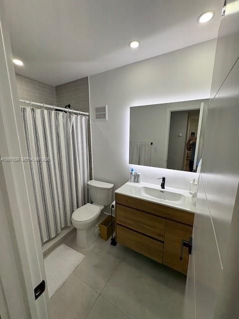 Active With Contract: $2,750 (2 beds, 1 baths, 1020 Square Feet)